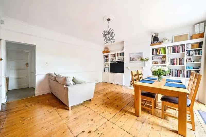 2 bed flat for sale