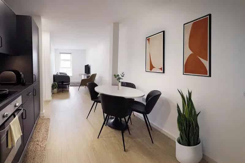 1 Bedroom Apartment in Bolton - Pet-Friendly with Free Wi-Fi
