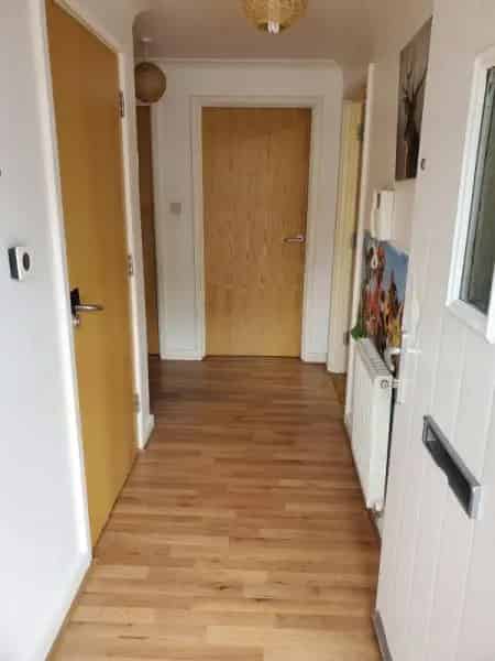 2-Bedroom Flat Near Seven Sisters Tottenham Hale