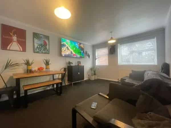 1 Bed Maisonette with Storage, Double Glazing, Pets Allowed