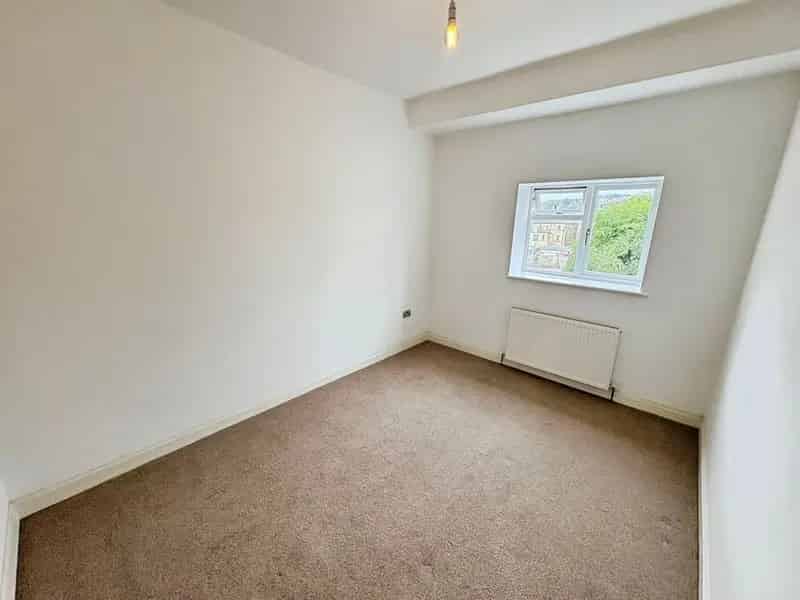 4 Bedroom Mid Terrace House to Rent Brighouse HD6