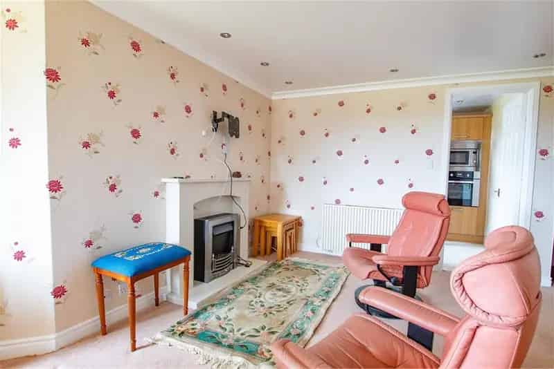 2 Bed Flat Ground Floor Largs