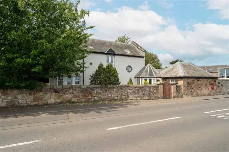 5 Bed House - Detached with 5 Reception Rooms