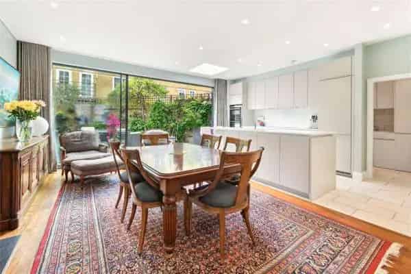 Spacious Fulham House with 5 Bedrooms and Large Garden