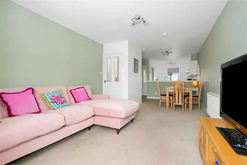 2 Bed Terraced House Gorebridge - Modern, Spacious, and Convenient