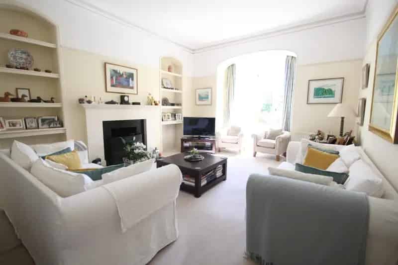 5 Bedroom Family Home For Sale