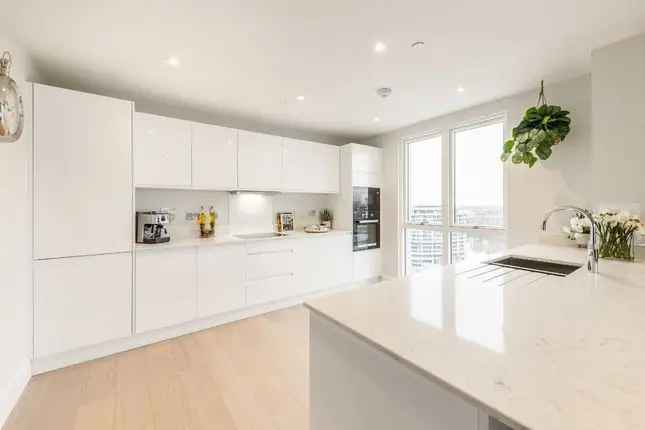 Flat for sale in Yelverton Road, London SW11