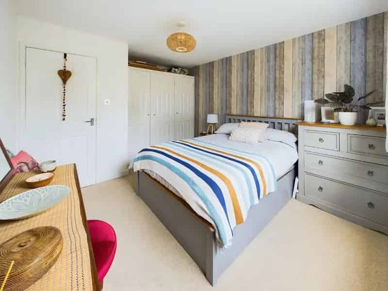 4 Bed House for Sale Spacious Family Home with Garage and Garden