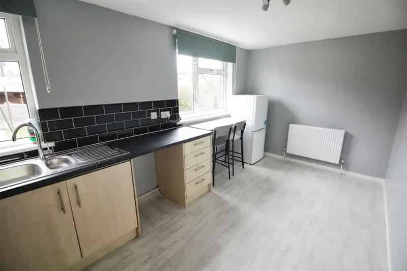 2 Bedroom Flat House to Rent Ground Floor Vacant Possession
