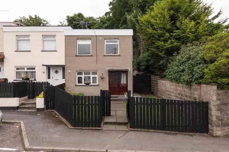 3 Bed End Terrace House Modern Kitchen Saul Street