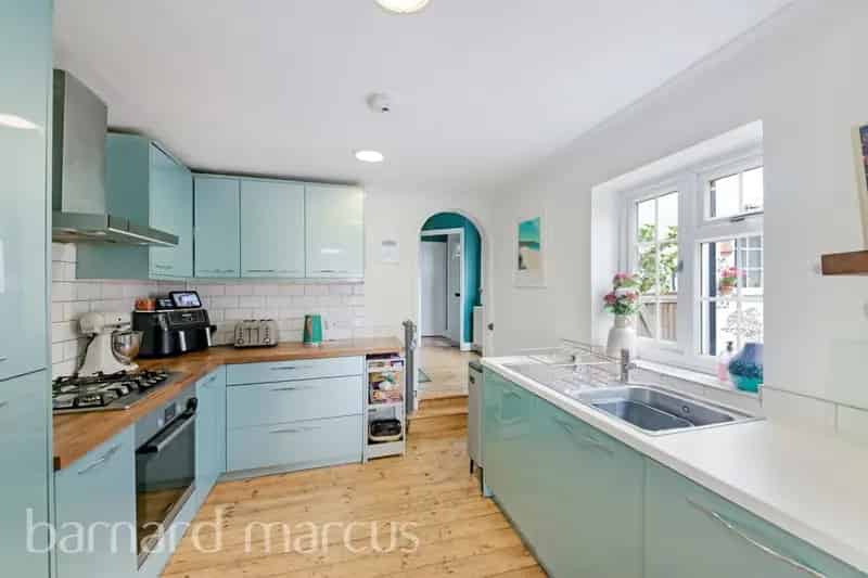 3-Bed Semi-Detached House Sutton Common Surrey Family Home