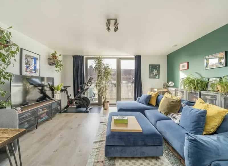 1-Bed Apartment Near London Fields  590sqft Private Balcony