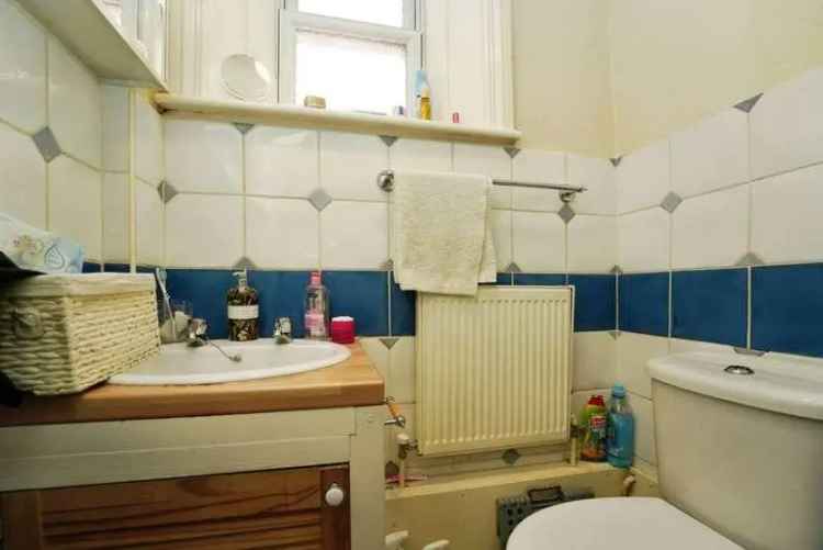 1 Bed Flat for Sale in Cheltenham - Modernisation Opportunity