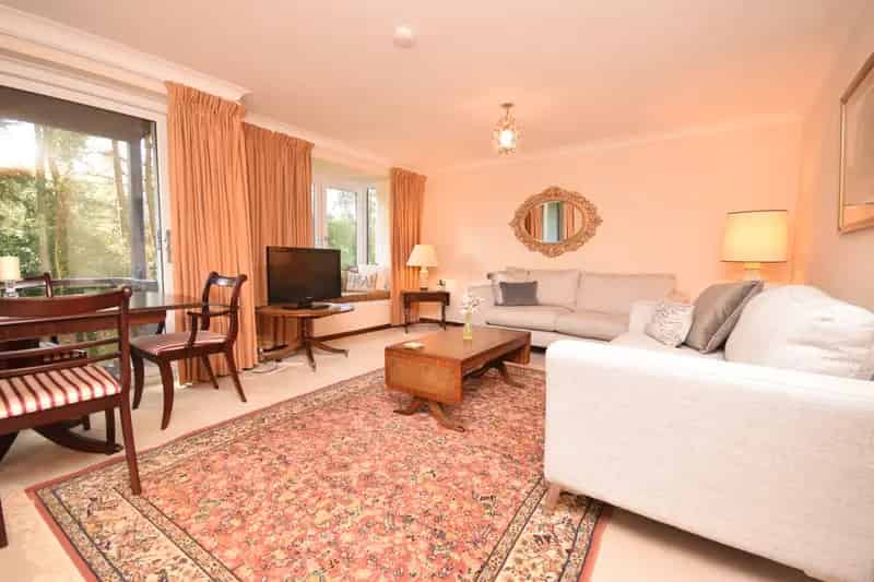 Furnished 2-Bedroom Apartment Gleneagles Village