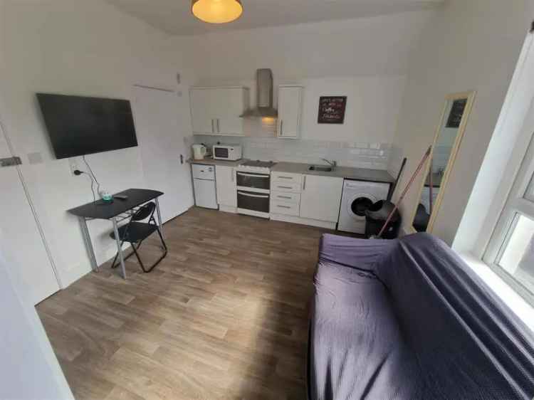1 Bedroom Apartment in The Triangle Fully Furnished