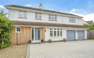 4 Bed Modern House Extensive Renovation High Standard Family Home