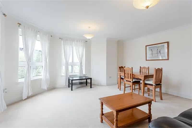 2 Bed Flat Third Floor 1 Reception Room Easter Road Edinburgh