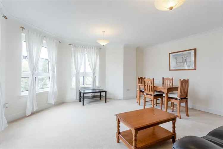 2 Bed Flat Third Floor 1 Reception Room Easter Road Edinburgh