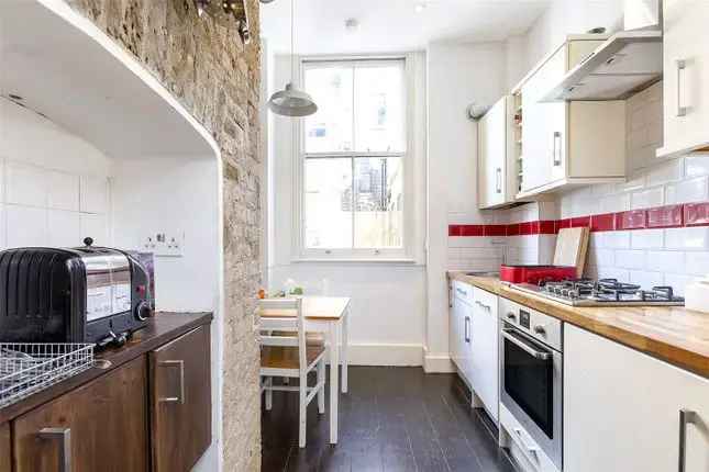 Flat to rent in Great Portland Street, London W1W