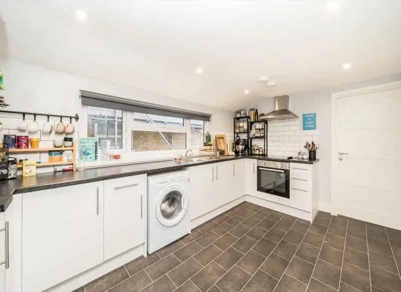 Refurbished Victorian Flat  Spacious Lounge & Modern Kitchen