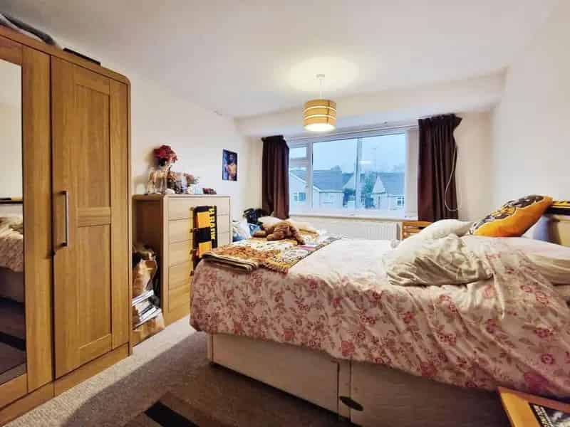 2 bedroom semi-detached bungalow for sale