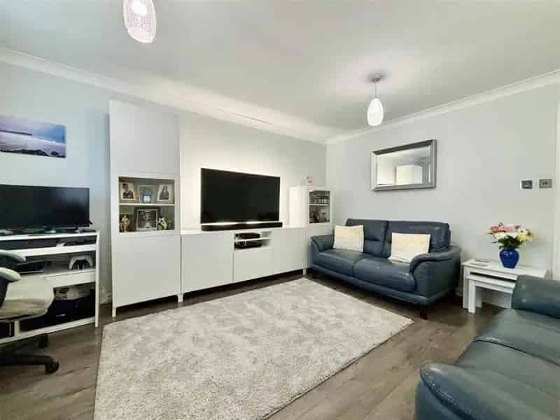 3 Bedroom Semi Detached House For Sale Westwood Park