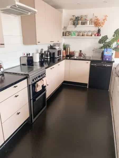 Spacious 2-Bedroom Flat in Teddington with Parking and Balcony