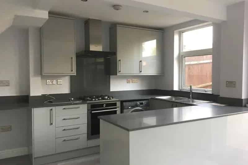 Three Bedroom House Near Town Centre and Train Station