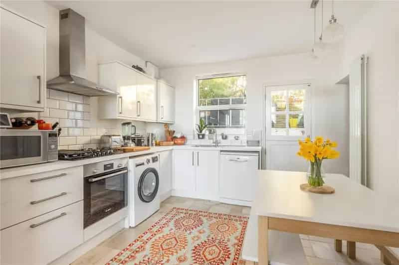 3 Bedroom House near Preston Park Station - Chain Free