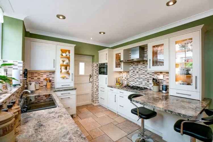 3 Bedroom Detached House for Sale Silkstone Common