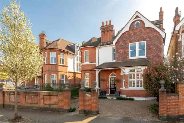 Detached Family Home for Sale in Putney SW15