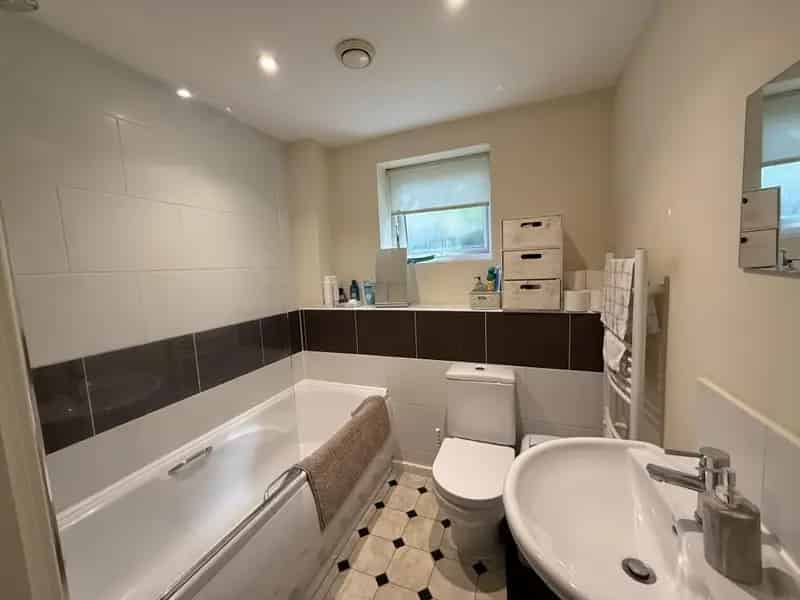1 Bedroom Balcony Flat Near Bournemouth Town Centre