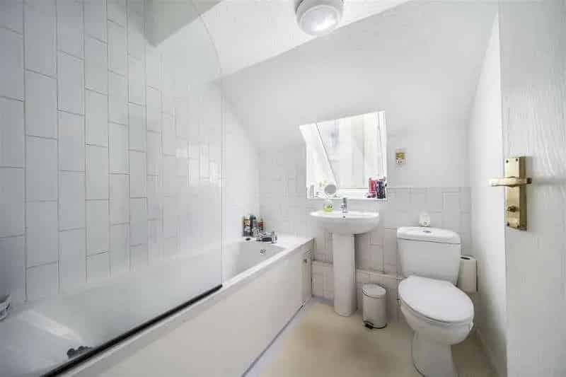 2 Bed Harbourside Flat for Sale with Parking
