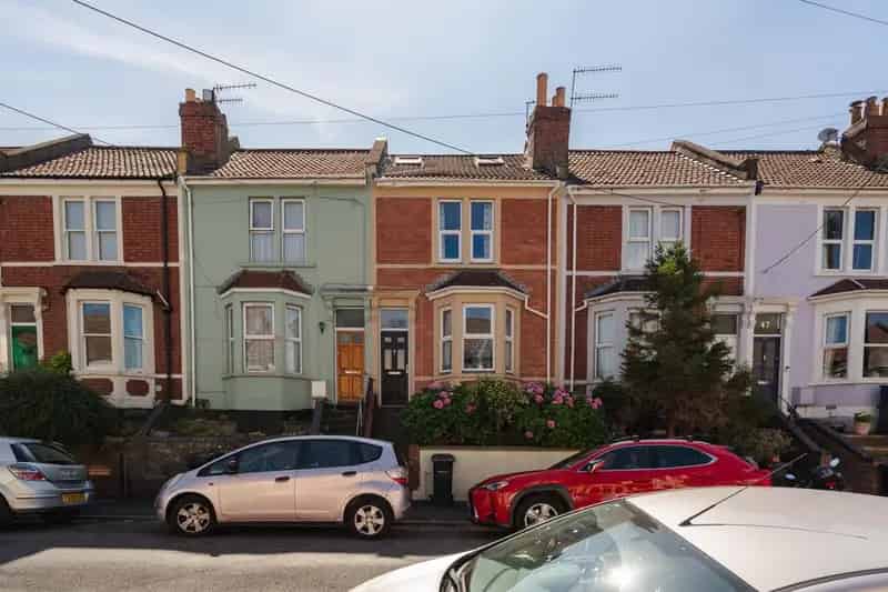 3 Bedroom Terraced House for Sale in Windmill Hill
