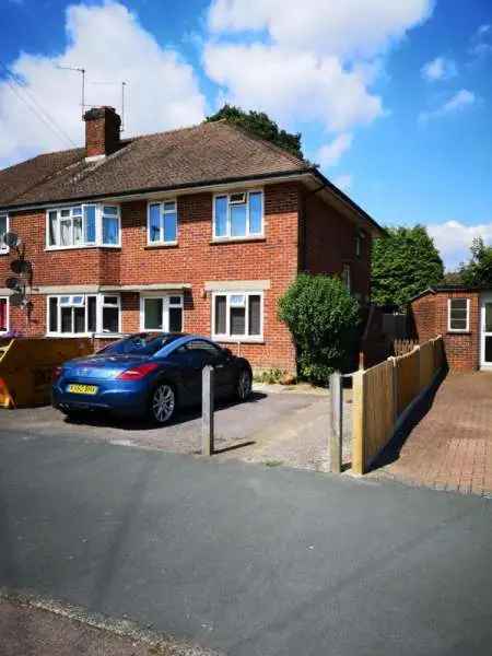 Flat For Rent in Horsham, England