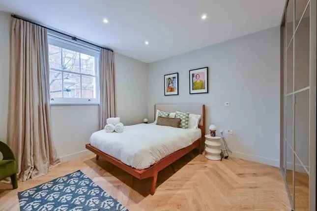 Flat to rent in Charlotte Street, Fitzrovia, London W1T