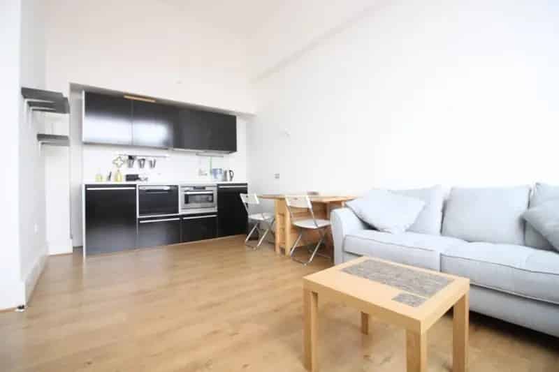 1 Bedroom Furnished Apartment Near Jewellery Quarter