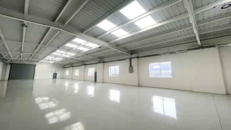 Industrial For Rent in Luton, England