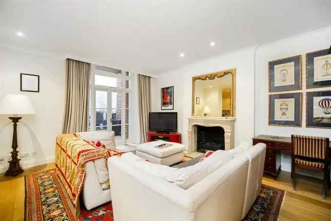 Flat for sale in Ennismore Gardens, London SW7