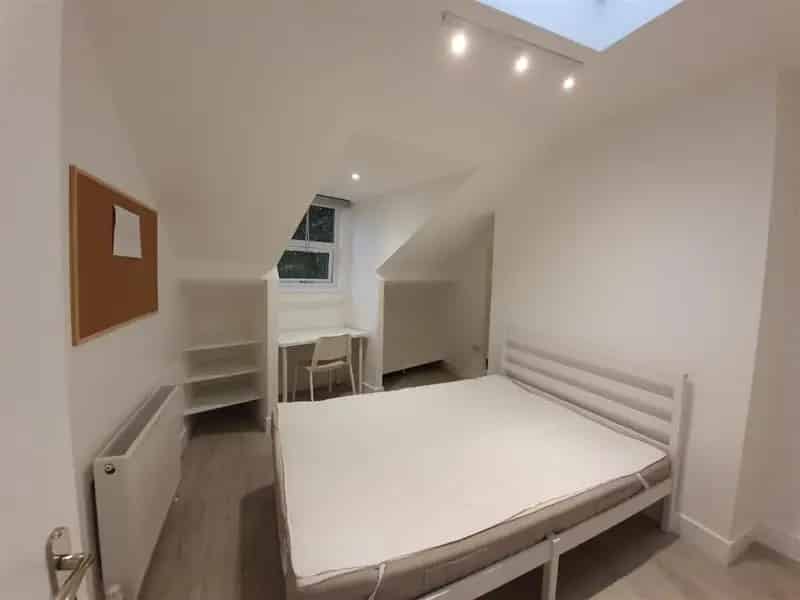 4 Bedroom House St Johns Road Modern Living Spacious Family Home