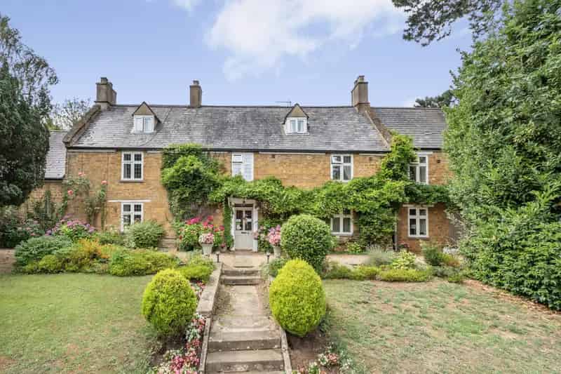 Hotel for sale with 14 bedrooms, Oxford Road Banbury, Oxfordshire