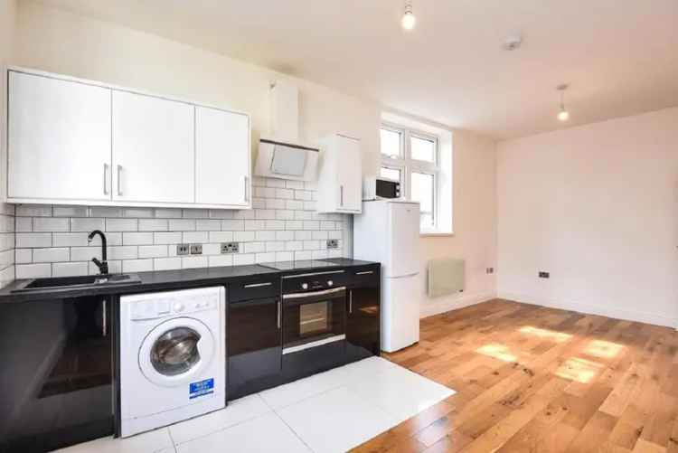 Flat For Sale in London, England