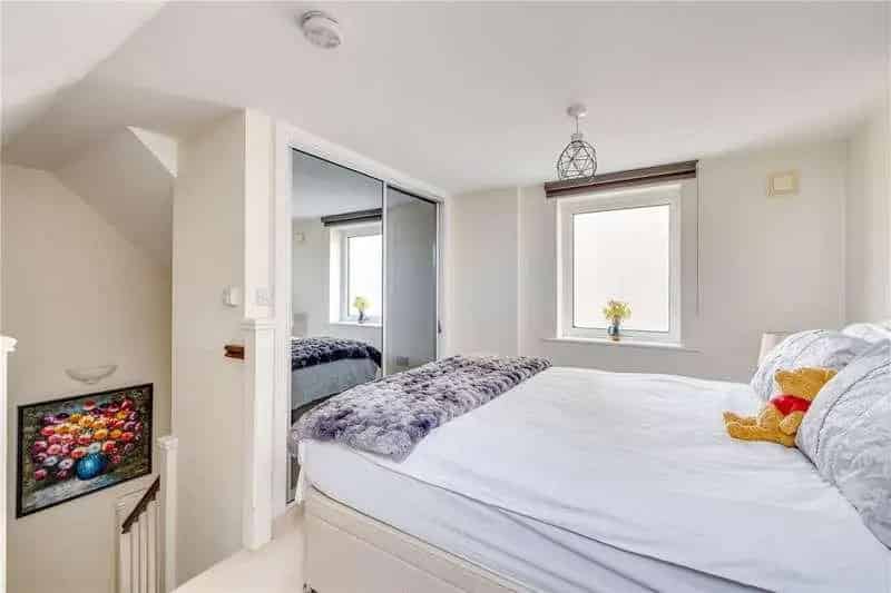 1 Bed Flat for Sale Fulham Lift Access Off Street Parking