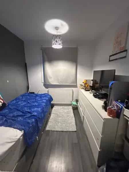 3 Bedroom Ground Floor Flat Near Schools