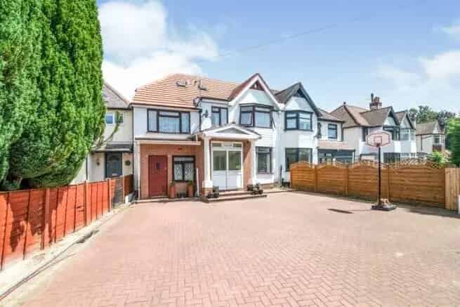 8 Bedroom Semi Detached House For Sale