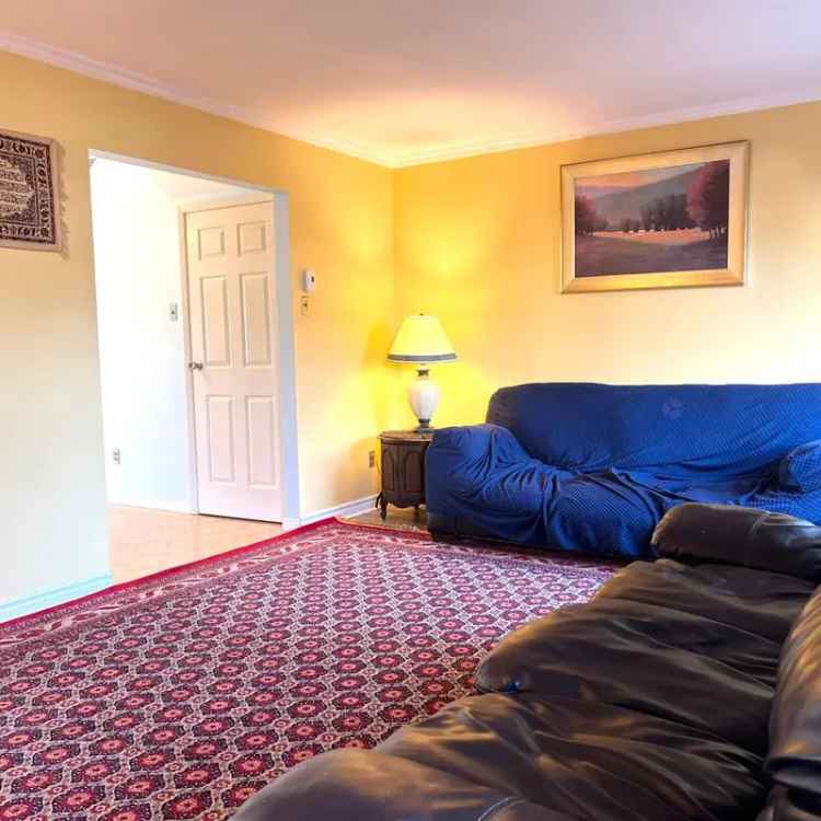 4 Bedroom Townhouse for Sale in Dollard-des-Ormeaux