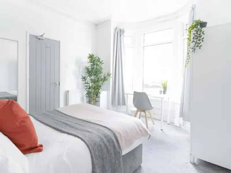 2 Bed Ground Floor Garden Apartment Share of Freehold New Lease