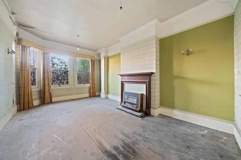 8 Bedroom Victorian House Requiring Refurbishment