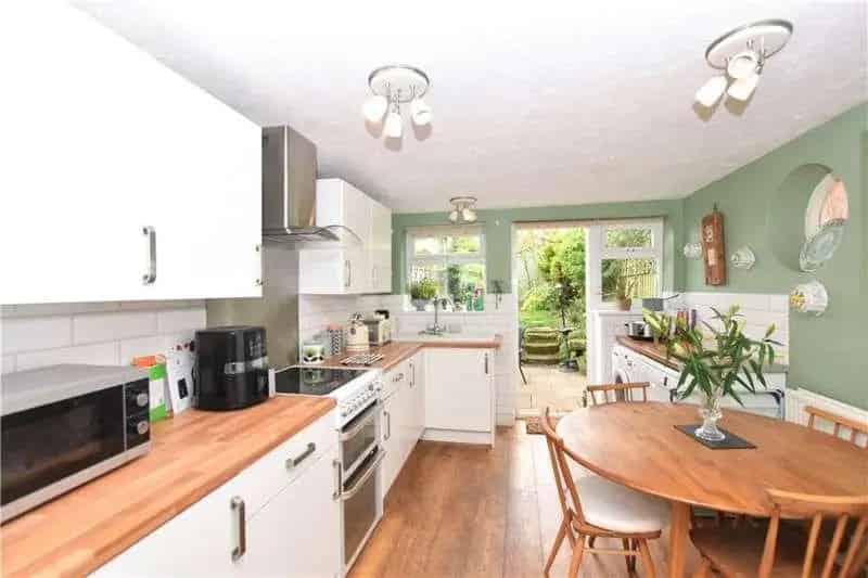 2 Bed House for Sale Near Cowes Town Centre