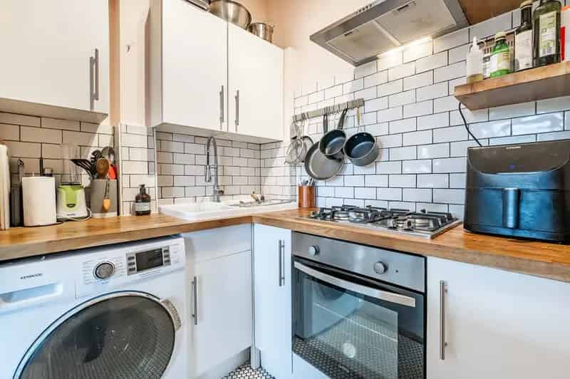 2 Bedroom Flat for Sale in Kilburn Lane London